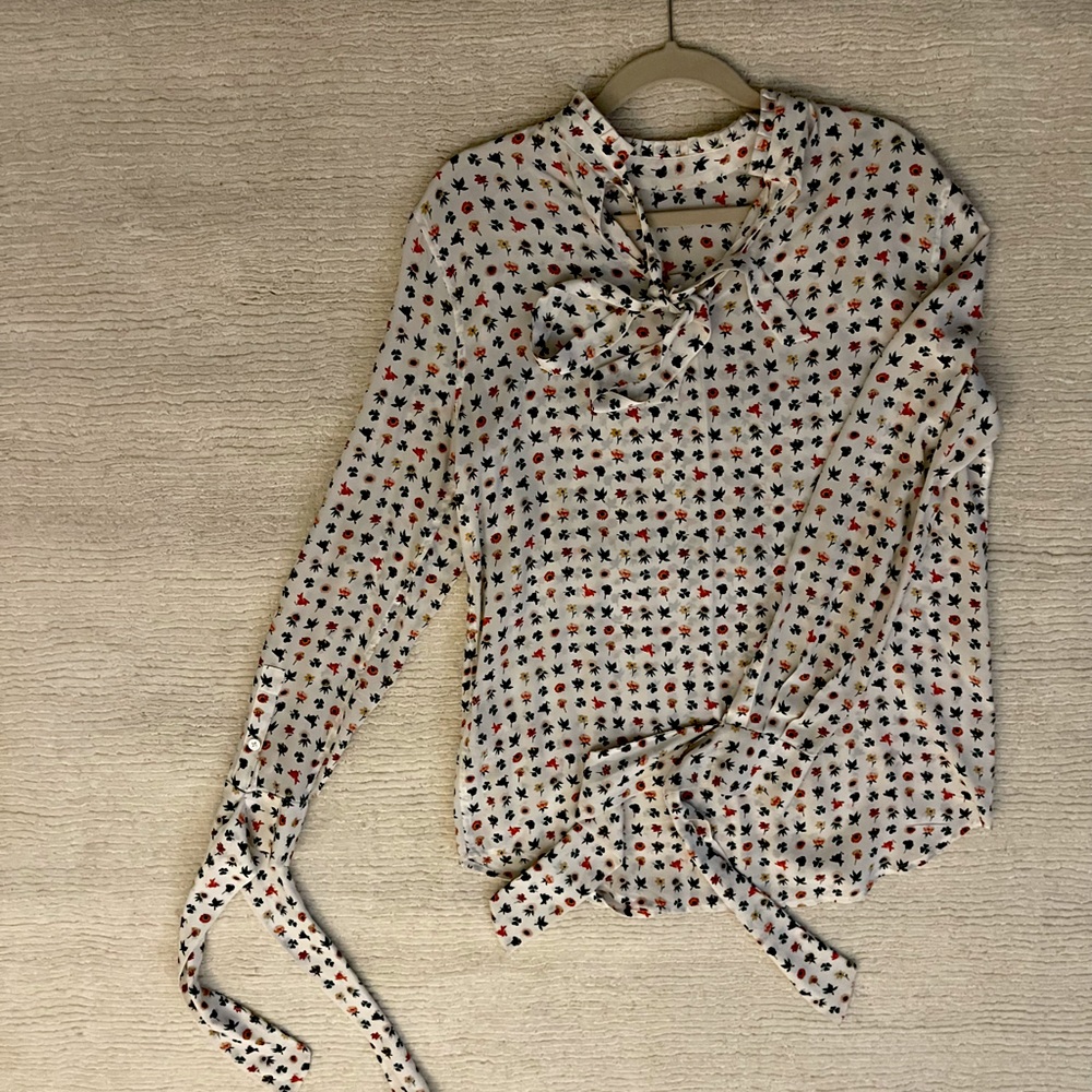 Equipment silk blouse with flowers